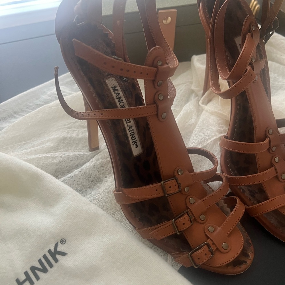 Manolo Blahnik R/Axez Leather Sandal – Cuoio (Camel) – With Box & Dust Bag